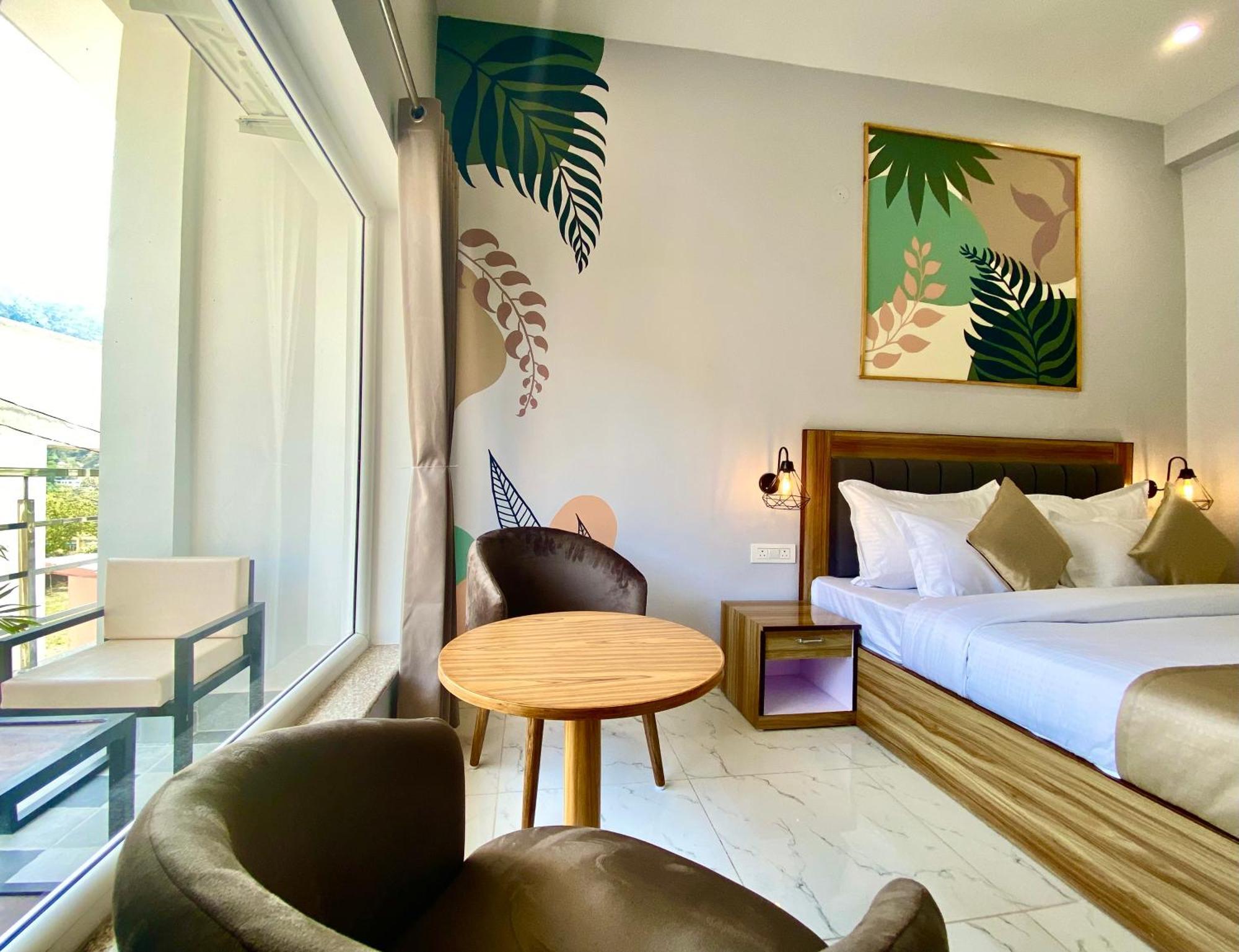 Hotel Wraveler Inn Rishīkesh Exteriör bild